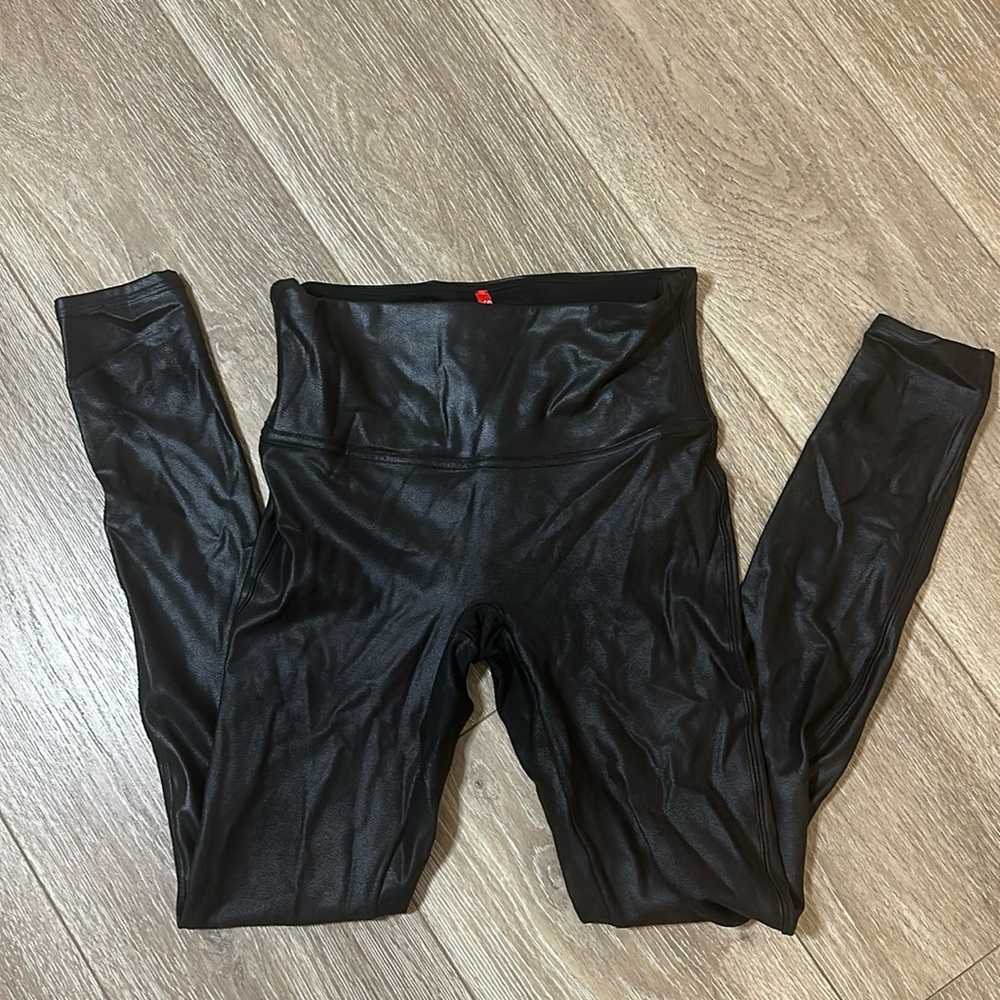 EUC SPANX Faux Leather Legging - Sz M